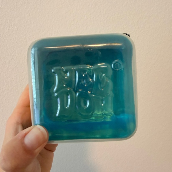 NeeDoh Nice Berg Ice Cube Squishy Stress Toy Blue Super Solid Squish - Picture 2 of 3